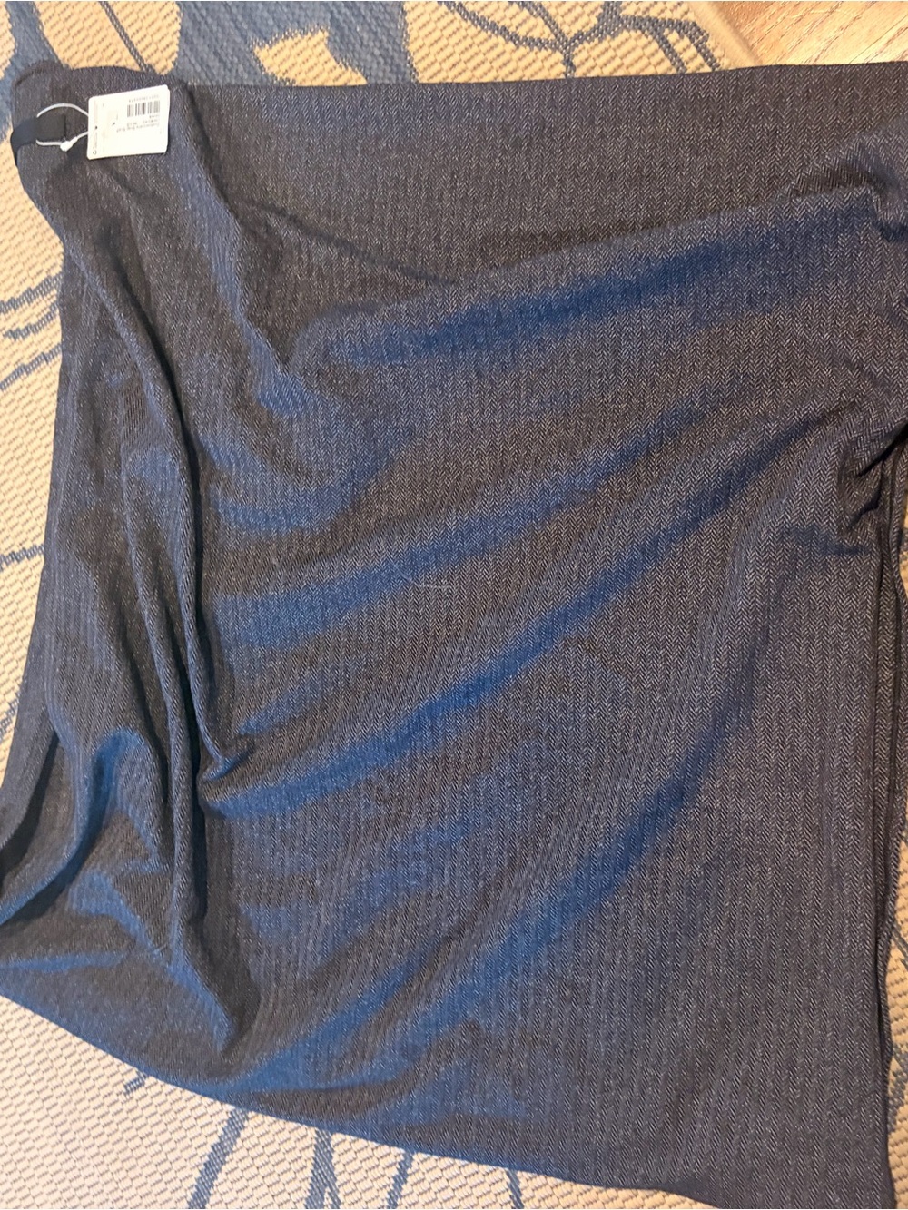 lululemon athletica adjustable scarf in Dark Grey